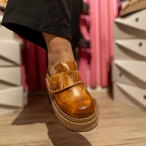 Zuecos Camel Velcro