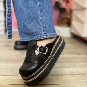 Zuecos de hebilla negros